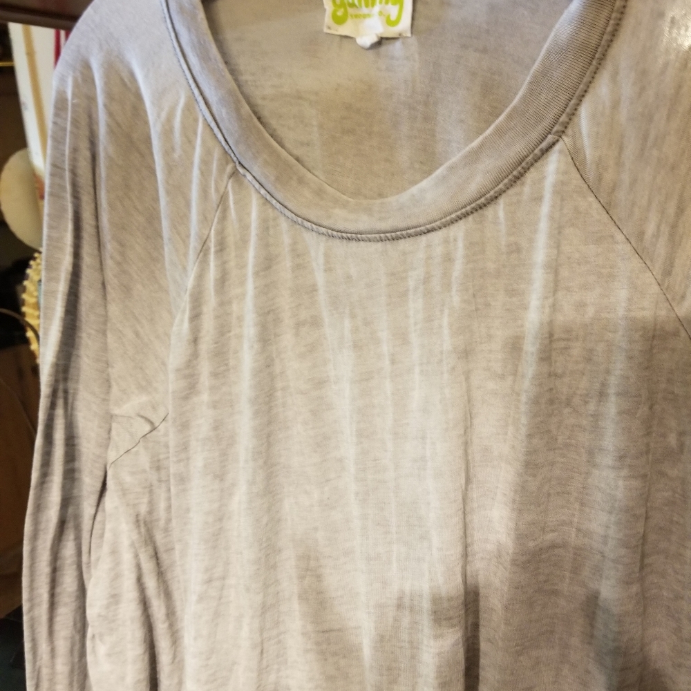 Yummy brand cute t long sleeves great as coverup or with jeans XL